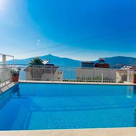 Villa Sleeps 10 Pool Wifi *