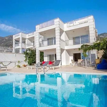 Villa Sleeps 10 Pool Wifi *